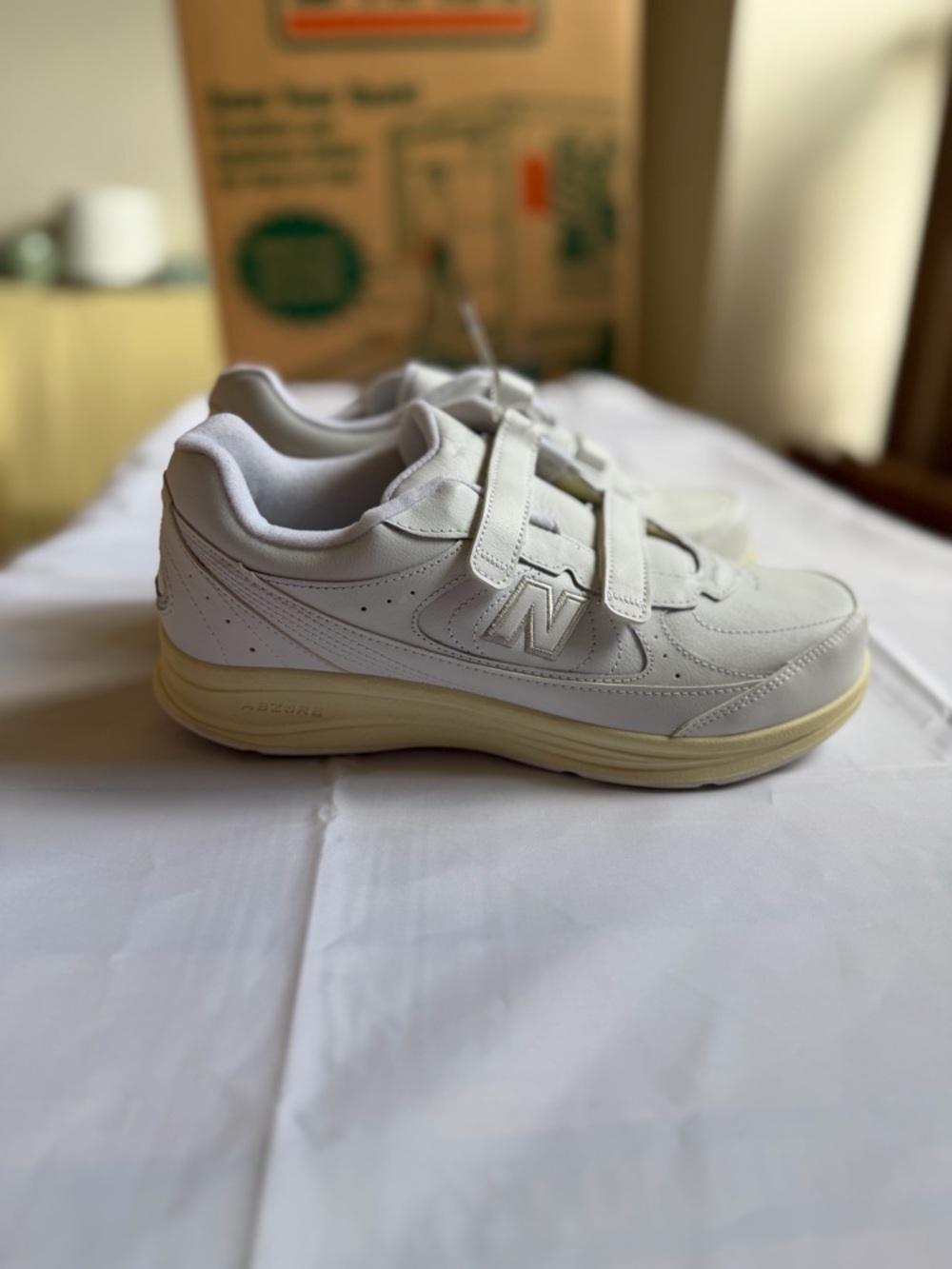 New balance men’s walking shoe wide new in original box